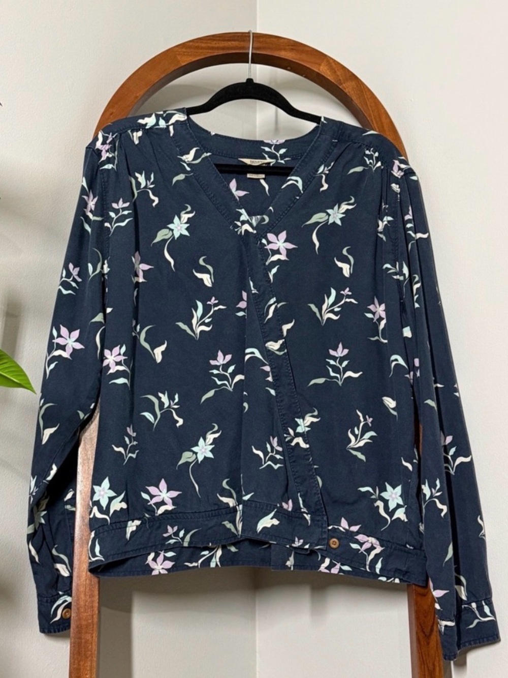 Duluth Trading Co XL Blue 100% Tencel Floral Printed Wrap Shirt Blouse Top